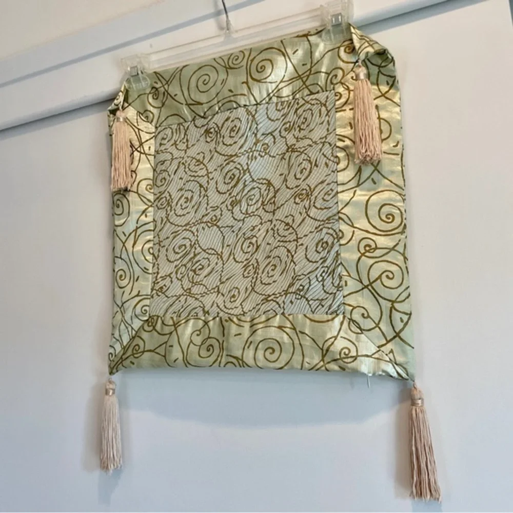 NEW ABC Carpet & Home Set of 2 Seafoam‎ Green Silk Pillowcases w/ Tassels